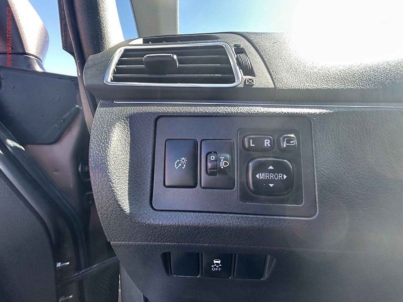 Toyota Verso (2015) 1.6D-4D, ČR, autoAC - fotka 13 z 19