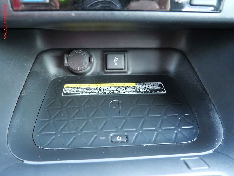 Toyota RAV4 (2020) 2.5HYBRID 4x4, ČR, servis - fotka 22 z 25