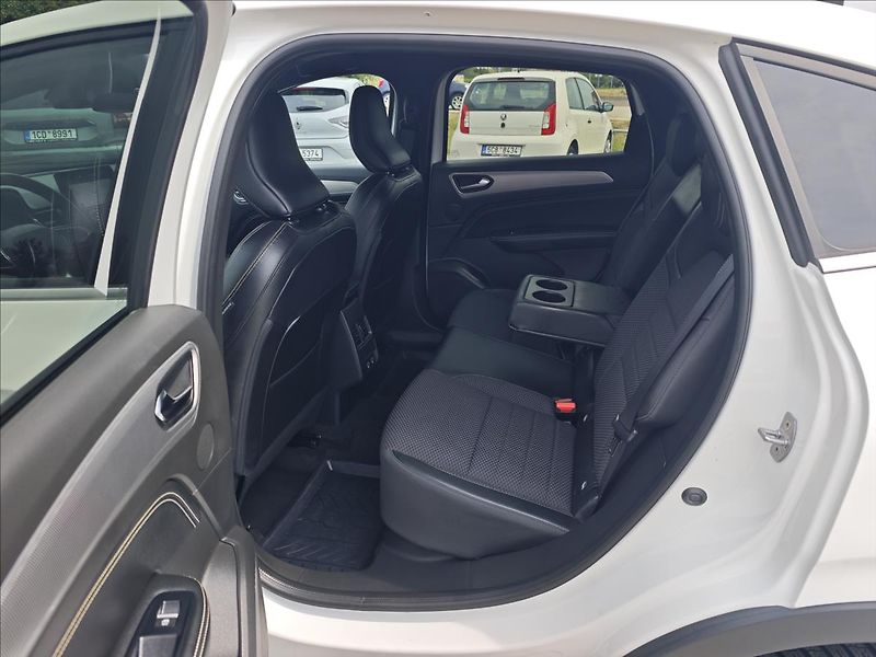 Renault Arkana 1,6 full hybrid E-Tech 145 aut - fotka 11 z 20