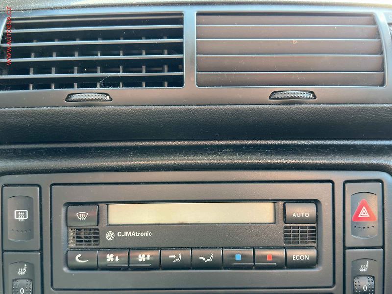 Volkswagen Passat (2003) 1.9TDi, Výhř.sed. - fotka 13 z 16