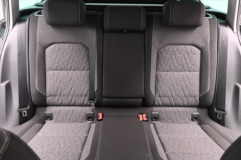 Volkswagen Passat 2,0 TDI 110kW DSG Business Zár - fotka 29 z 32