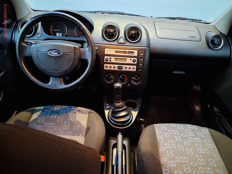 Ford Fiesta (2005) 1.3i, ČR, AC, tažné - fotka 8 z 15