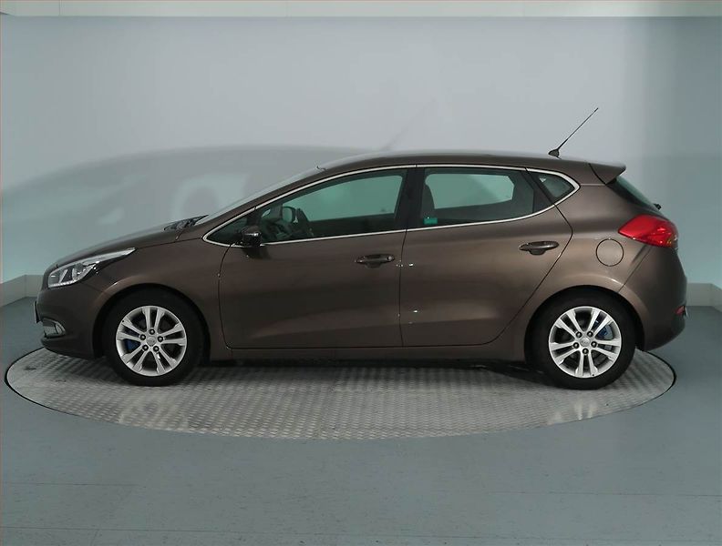 Kia Ceed (2012) 1.6 GDI, Serv.kniha, Tempomat - fotka 3 z 13