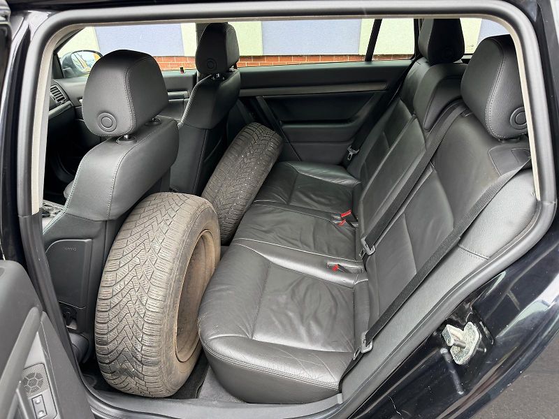 Opel Vectra 1,9 CDTi SW + sada pneumatik  - fotka 12 z 22