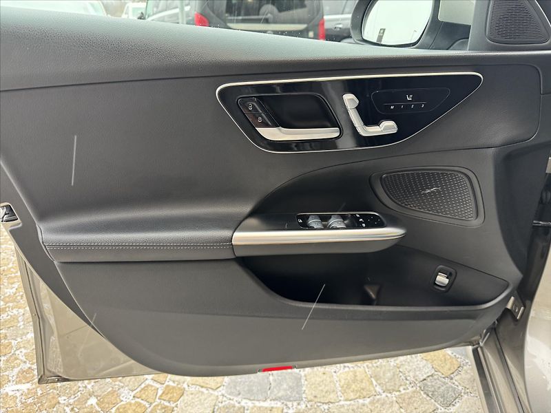 Mercedes-Benz Třídy C C 220d - fotka 4 z 30