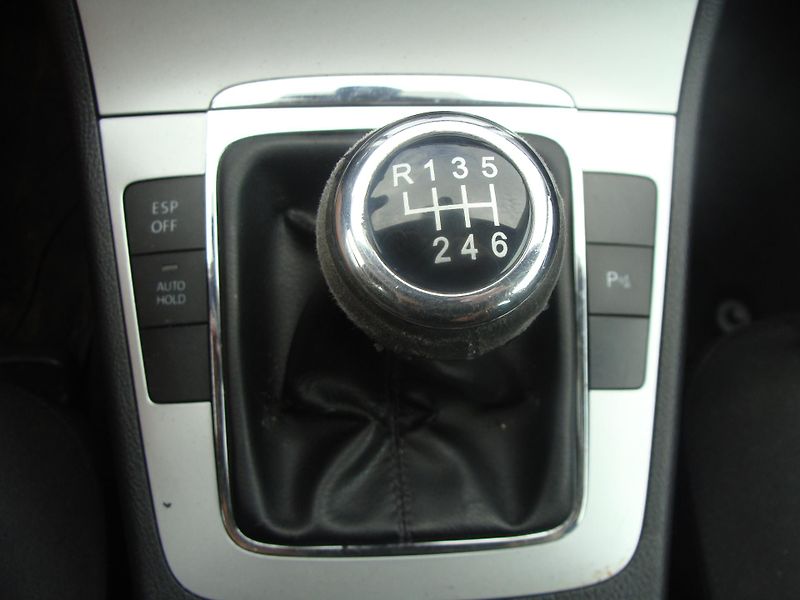 Volkswagen Passat 2.0 TDi, 125 kW, klima, tažné - fotka 21 z 24