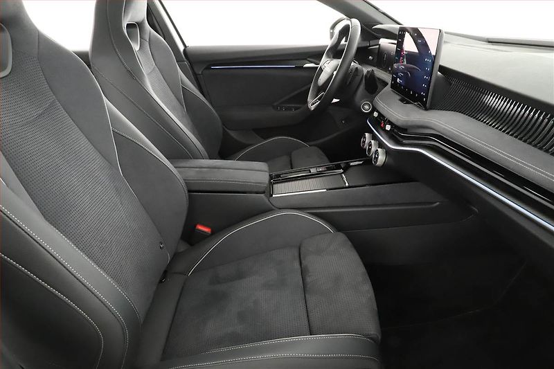 Škoda Superb (2025) 2.0 TDI, Sportline, HUD, Paměť - fotka 7 z 21