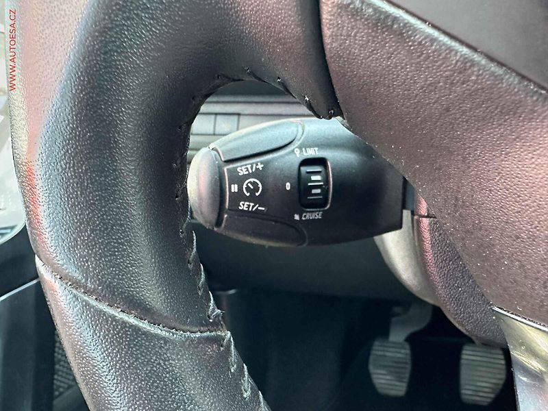 Peugeot 208 (2019) 1.2i, ČR, AC - fotka 13 z 19