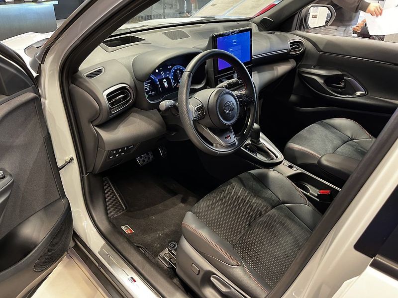 Toyota Yaris Cross 1.5 Hybrid 130k GR Sport Tech - fotka 7 z 22