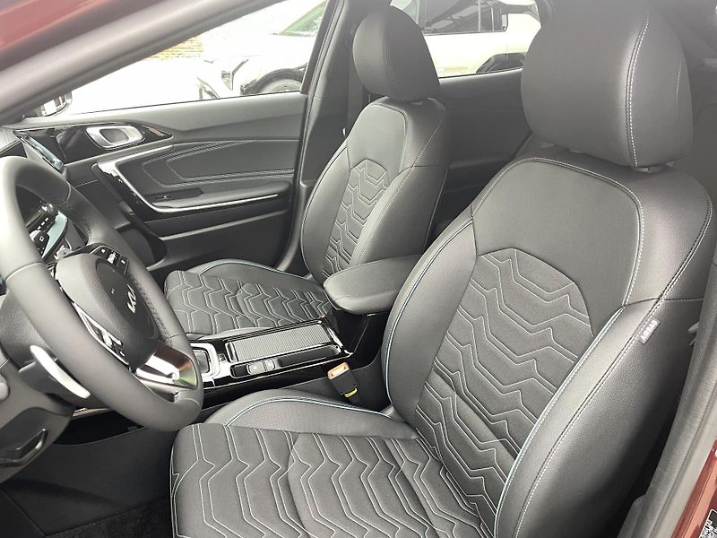 Kia XCeed (2025) 1,6 T-GDi SteelEdition 7DCT - fotka 11 z 25