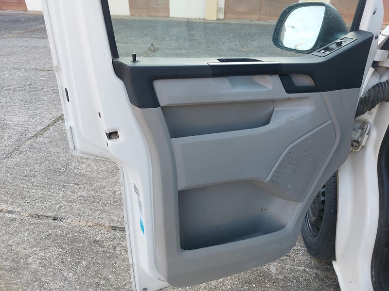Volkswagen Transporter 2,0 TDi 75kw 9 míst - fotka 8 z 17