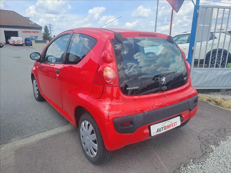 Peugeot 107 1,0 i - fotka 4 z 9