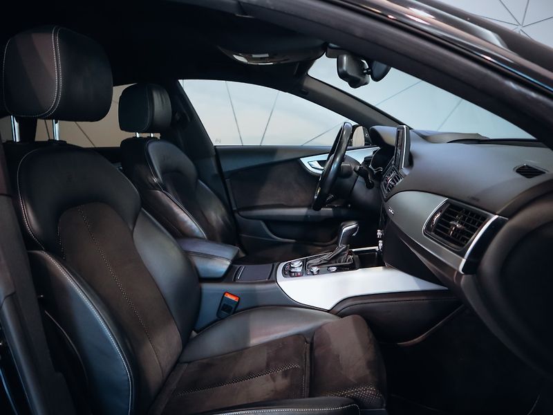 Audi A7 3.0TDI 200kW S-line ACC Vzduch - fotka 25 z 29
