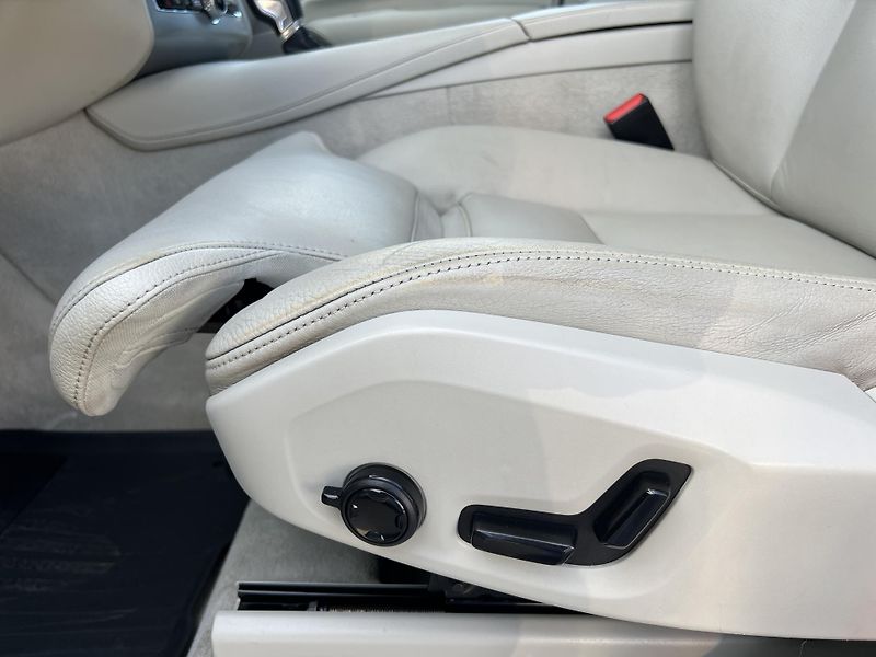 Volvo XC90 2.0 D5 DRIVE-E 4x4 PŮVOD ČR - fotka 12 z 56