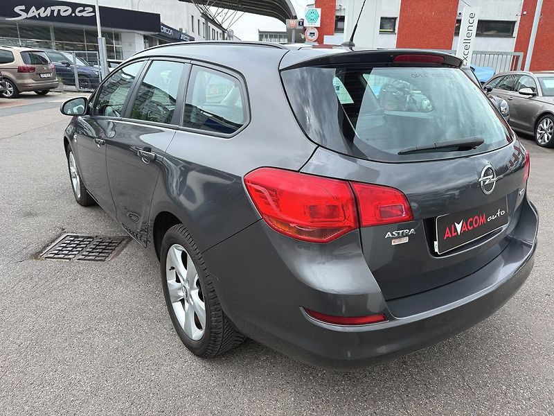Opel Astra 1.7 CDTi 81kW - fotka 8 z 38