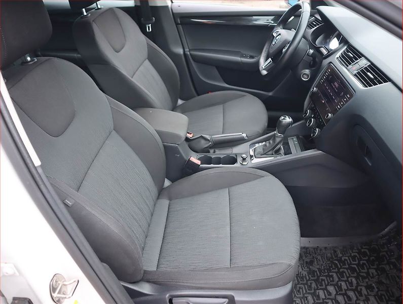 Škoda Octavia (2019) Style 1.5 TSI, Automat - fotka 9 z 19
