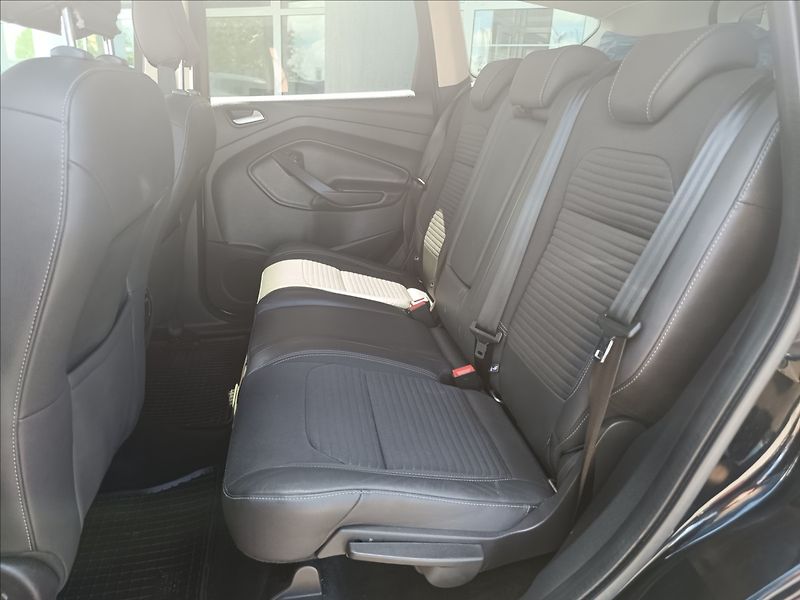 Ford Kuga 2,0 TDCi 4x4 AT Titanium - fotka 10 z 21