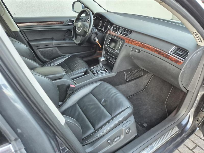 Škoda Superb 2,0 TDI 125KW DSG Kůže Xenon - fotka 25 z 33