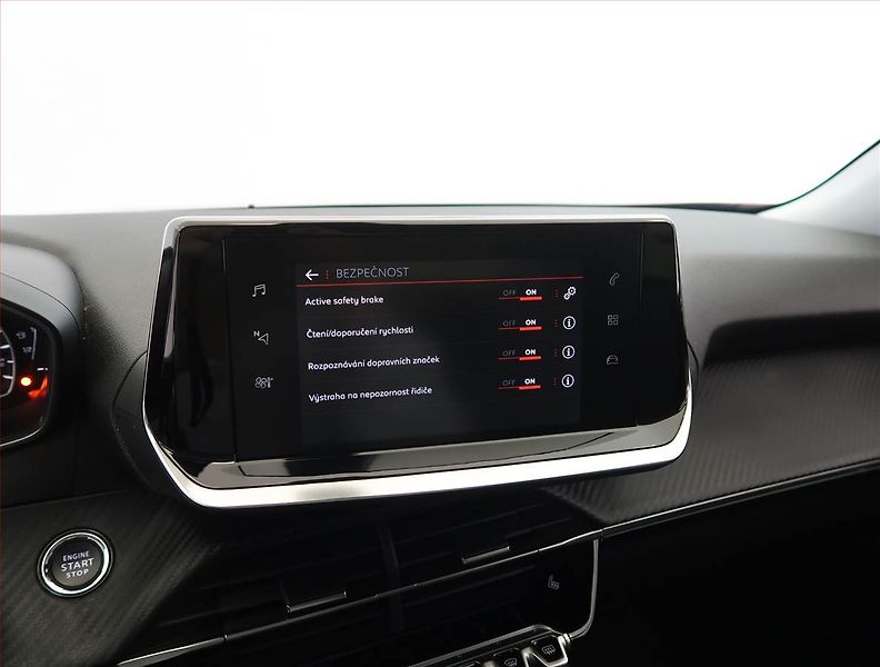 Peugeot 2008 (2022) 1.2 PureTech, Automat, ČR - fotka 20 z 25