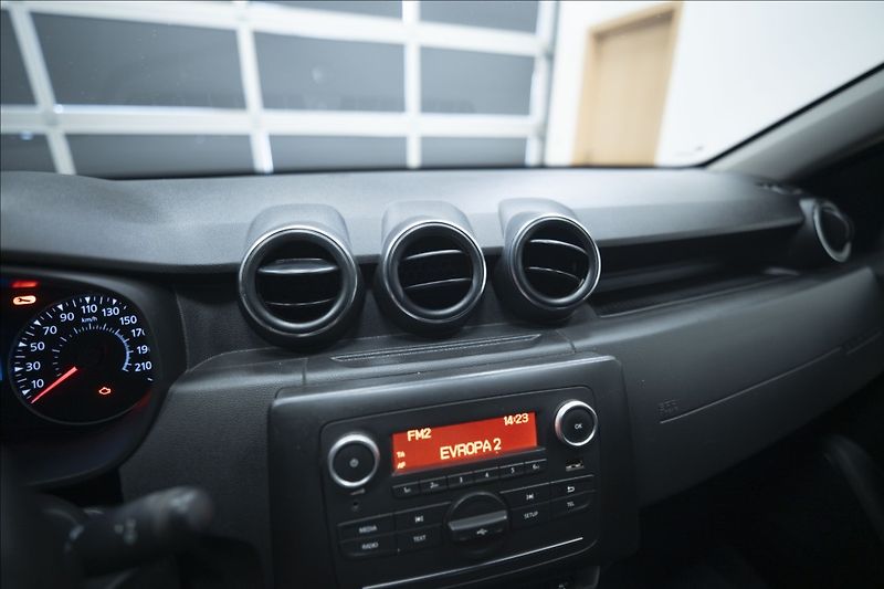 Dacia Duster 1,5 Blue dCi 4WD COMFORT TAŽNÉ - fotka 28 z 34