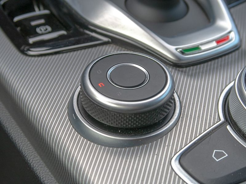 Alfa Romeo Stelvio (2023) 2.0T Q4 MAT - NAVI - fotka 34 z 62