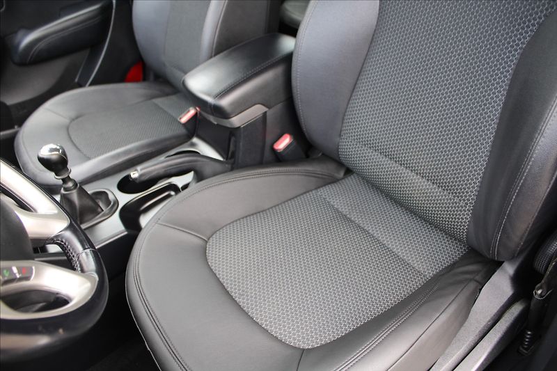 Hyundai ix35 1,6 i  ČR,TAŽNÉ,TRIKOLOR PLUS - fotka 20 z 27