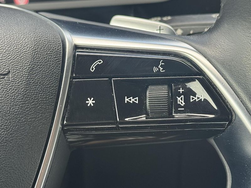 Audi e-tron (2020) Quattro 230kW Advanced, PANO - fotka 30 z 54