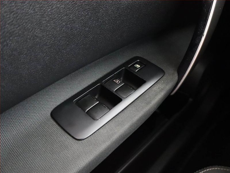 Nissan Qashqai (2013) 1.5 dCi, 7 míst, Navi - fotka 15 z 17