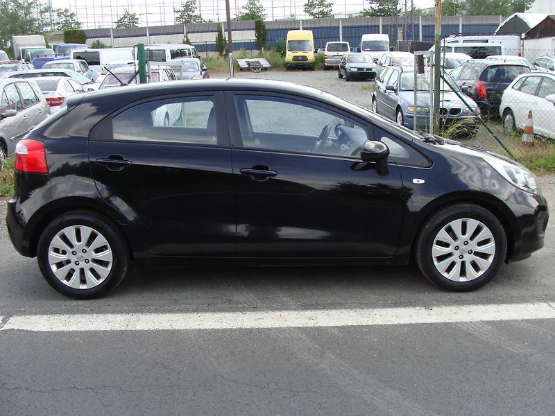 Kia Rio 1.4i, 80 kW, klimatizace - fotka 6 z 23
