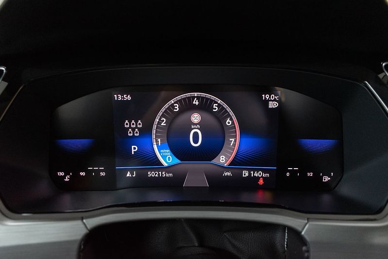 Volkswagen Touran 1.5 TSI TAŽNÉ*7.MÍST*DPH*ČR 1M - fotka 22 z 45