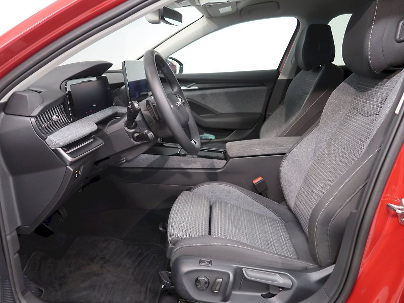 Škoda Superb (2025) 1.5TSI 110KW DSG TAŽNÉ 2 SADA - fotka 13 z 48
