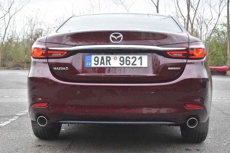Mazda 6 se v současné generaci vyrábí již přes deset let. Stáří na ní vidět není
