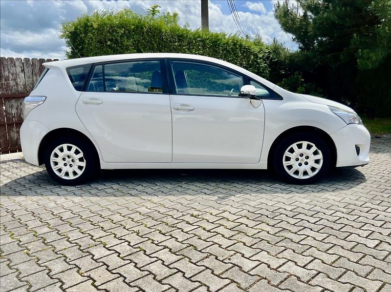 Toyota Verso 1,6 D-4D KLIMA - fotka 6 z 36