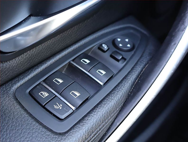 BMW Řada 3 (2018) 320d xDrive GT, 4X4, Automat - fotka 16 z 19