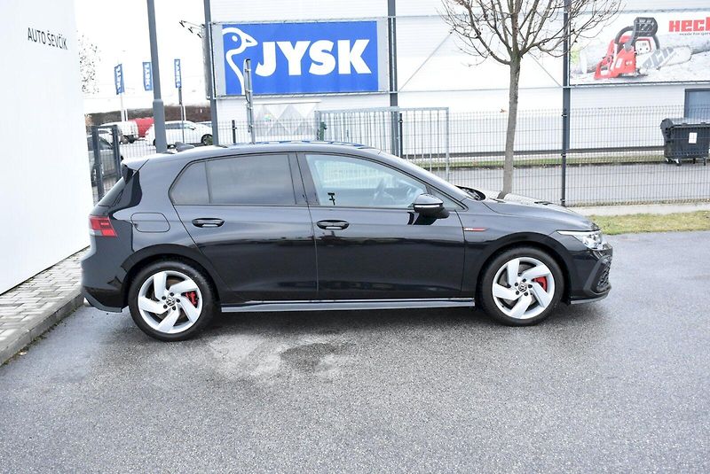 Volkswagen Golf (2022) GTI 2.0 TSI 180kW - fotka 12 z 33