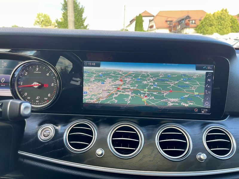 Mercedes-Benz Třídy E (2017) Avantgarde 220d - VYSERVISOVAÝ - fotka 12 z 14