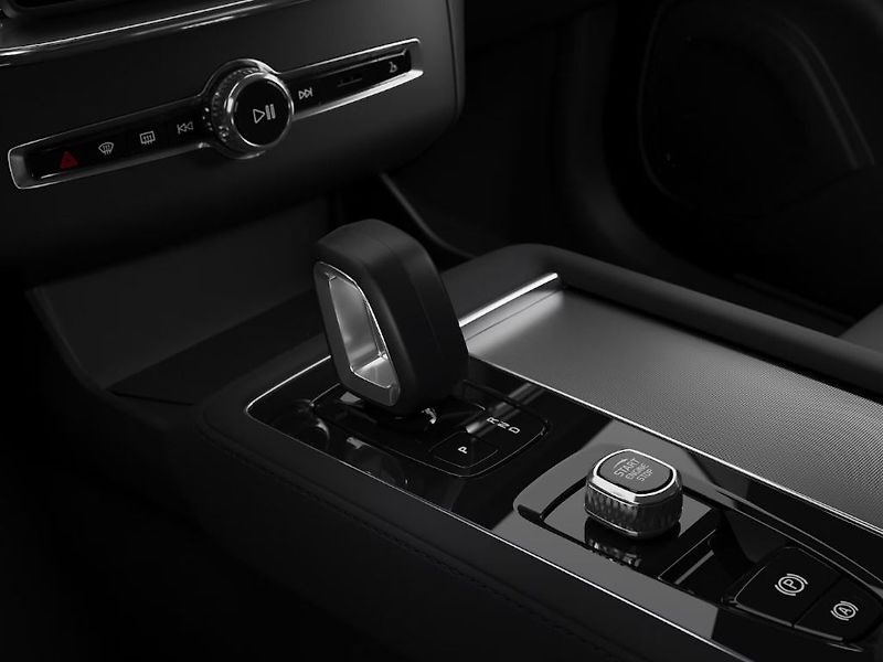 Volvo XC90 CORE T8 RECHARGE AWD 335kW 4x4 - fotka 12 z 13