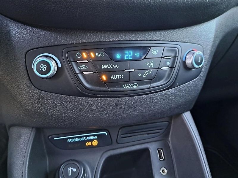 Ford Tourneo Courier (2016) 1.5TDCi 2016 KLIMA,NAVI,159TKM - fotka 24 z 24