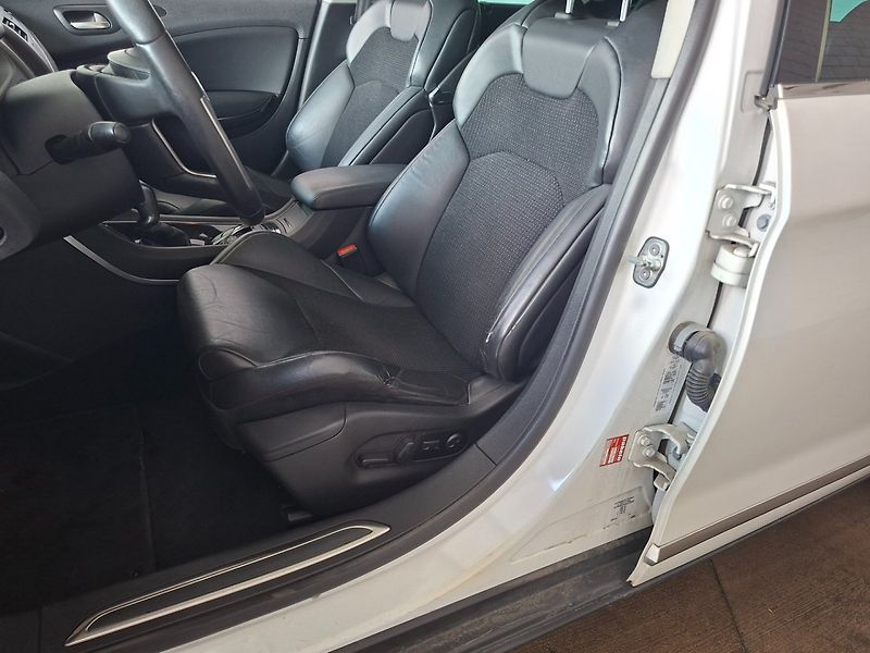 Citroën C5 (2011) TOURER 2.0HDi 120kW AUT - fotka 19 z 49