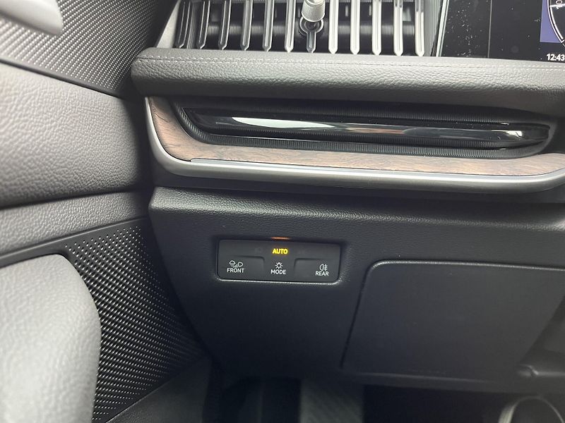 Škoda Superb L&K 2,0TDi 142 4X4 DSG - fotka 16 z 26