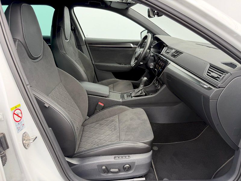 Škoda Superb (2024) Combi 2.0TSI 140kW DSG SportLi - fotka 29 z 35