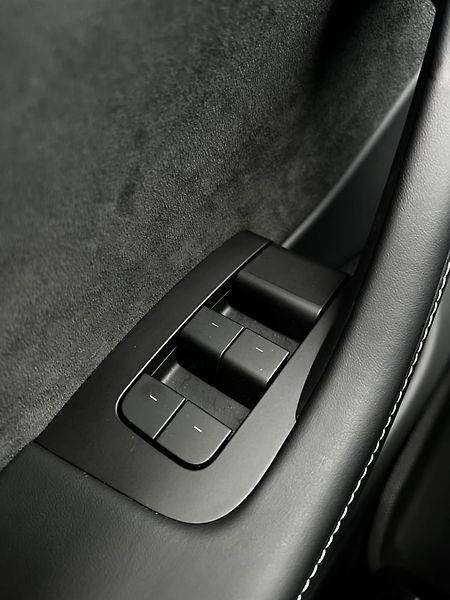 Tesla Model Y Performance 393kW FSD DPH TZ - fotka 11 z 26
