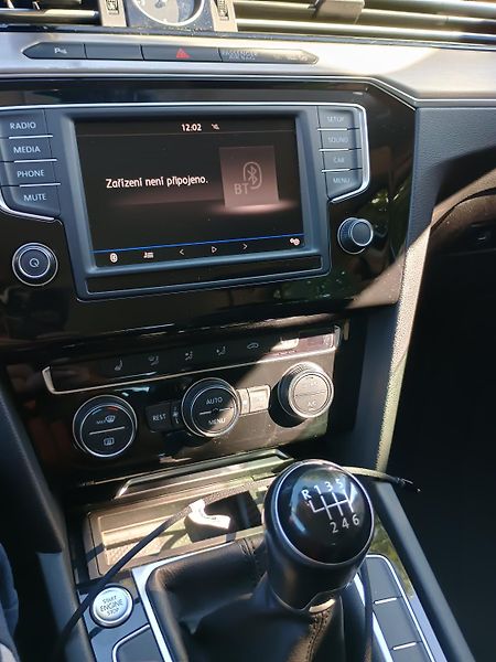 Volkswagen Passat Variant (2017) 2.0 TDi Highline - fotka 8 z 22