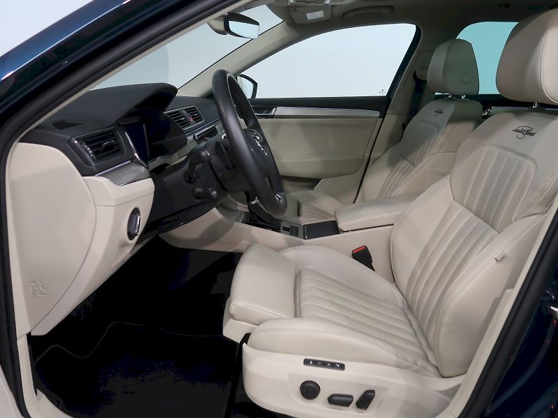 Škoda Superb (2022) LAURIN&KLEMENT 2.0TSI 140KW DS - fotka 13 z 49