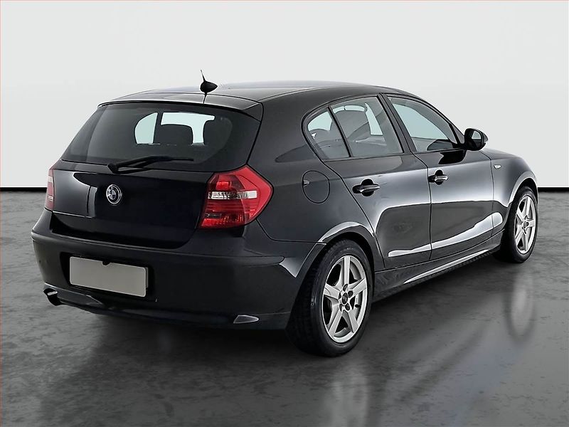 BMW Řada 1 (2009) 116i - fotka 5 z 17