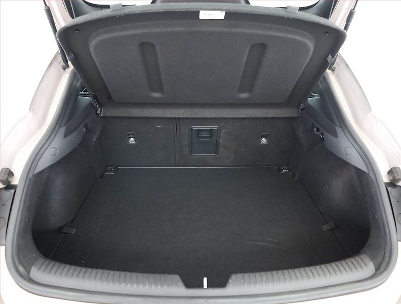 Hyundai i30 (2018) Style 1.4 T-GDI, Serv.kniha - fotka 18 z 19