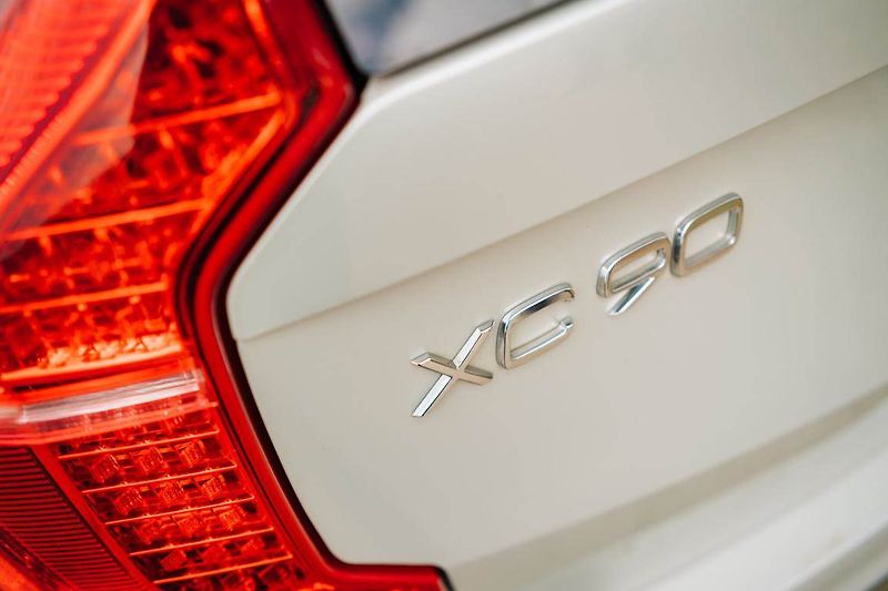 Volvo XC90 (2019) B5 AWD - fotka 12 z 28