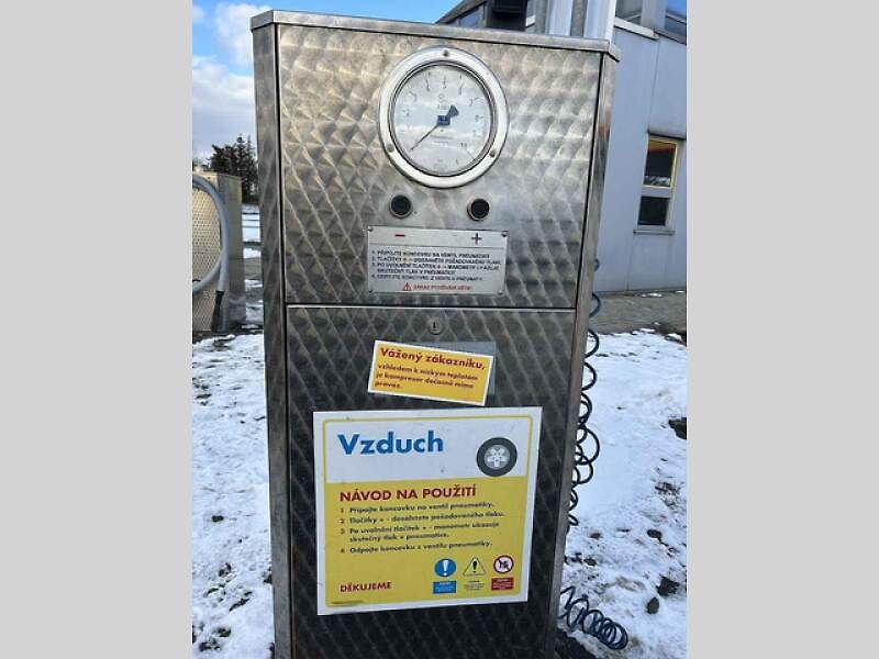 Motoristé se v těchto mrazivých dnech mohou na benzinkách setkat i s takovými oznámeními.