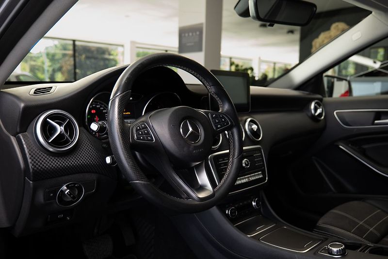 Mercedes-Benz Třídy A 180d - fotka 5 z 16