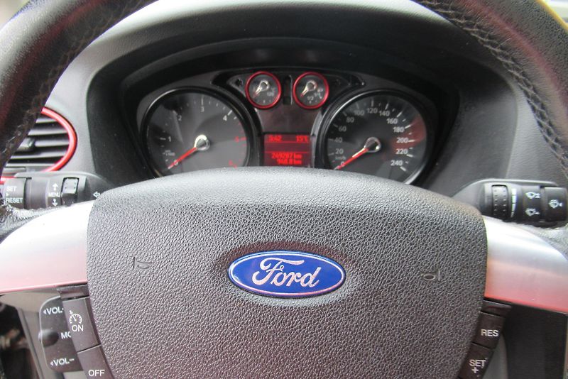Ford Focus 1.6 TDCi KLIMA  - fotka 12 z 17